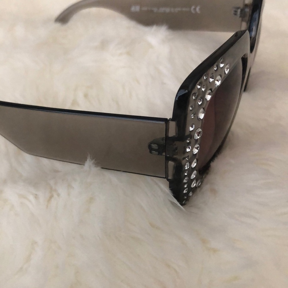 SUNGLASSES - Picture 2 of 3